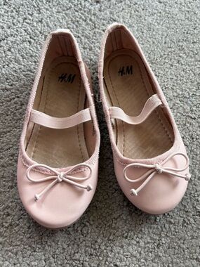 3 for $40 H&M Pink Girls Mary Jane Ballet Flats with Bow Accent size 24/baby 7.5